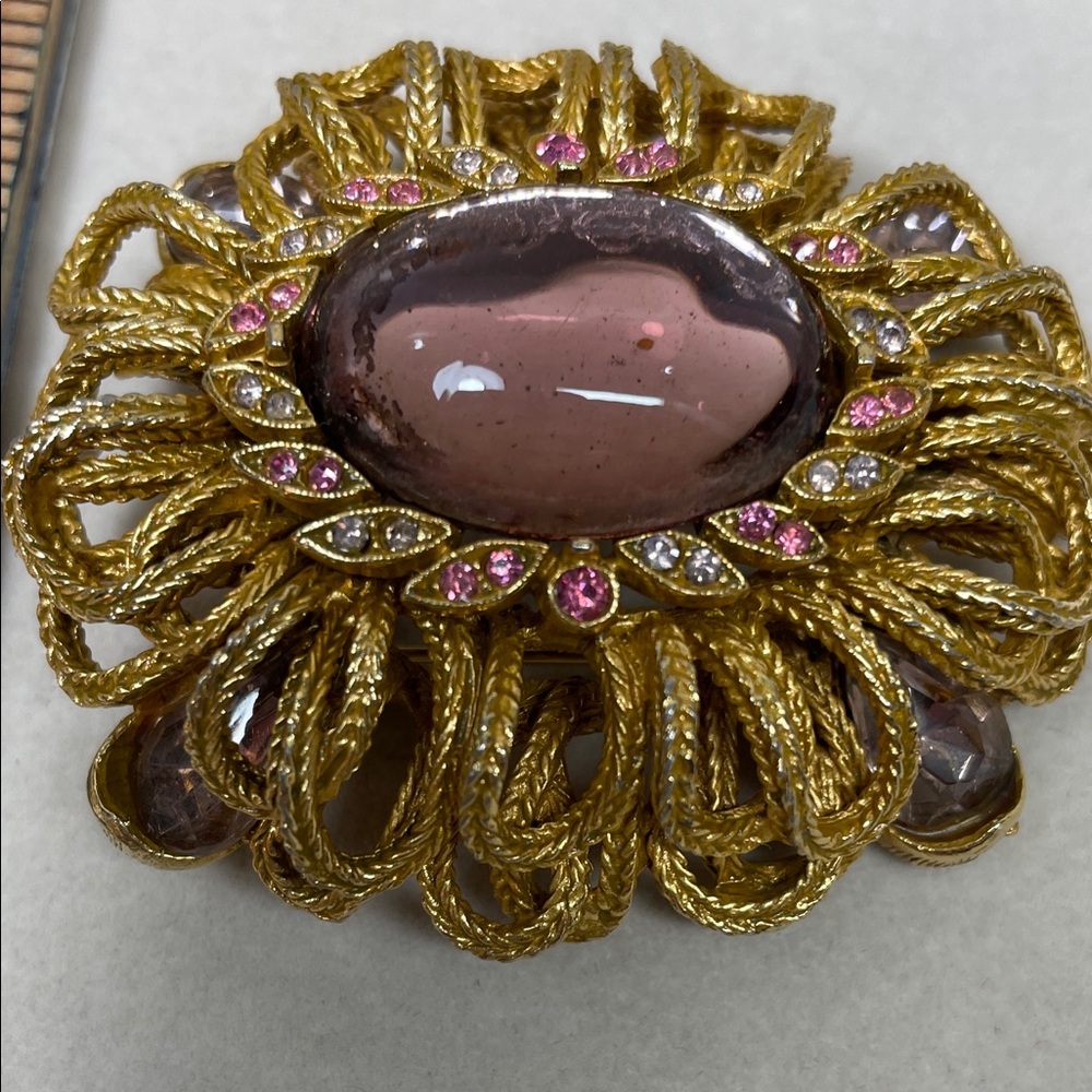 Vintage Capri Gold and Pink Gemstone Brooch Valentines Mothers Day - Picture 7 of 7